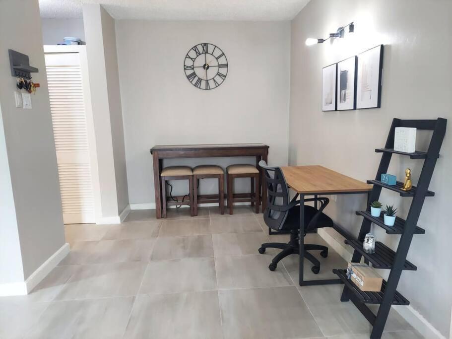 Modern Apartment At The Worthington Kingston Exteriör bild