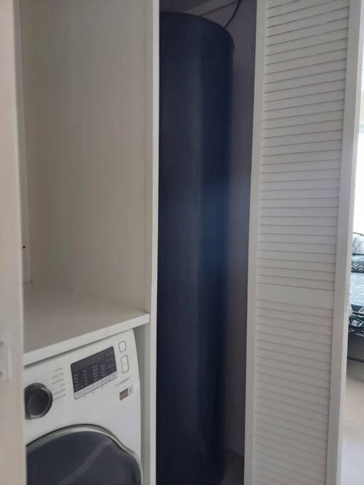 Modern Apartment At The Worthington Kingston Exteriör bild